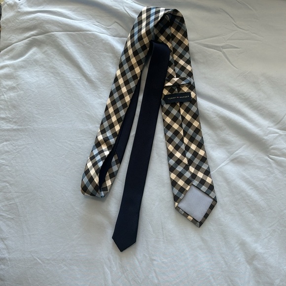 Tommy Hilfiger silk tie - Picture 2 of 3